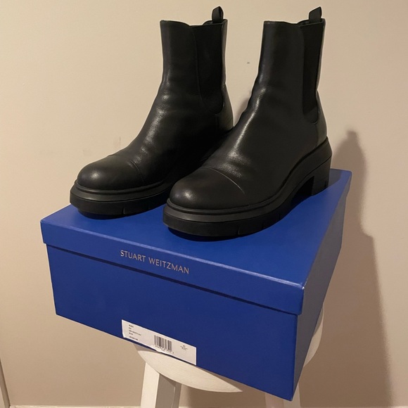 Stuart Weitzman Norah Chelsea Bootie in 9.5 WIDE (C width) - Picture 2 of 10